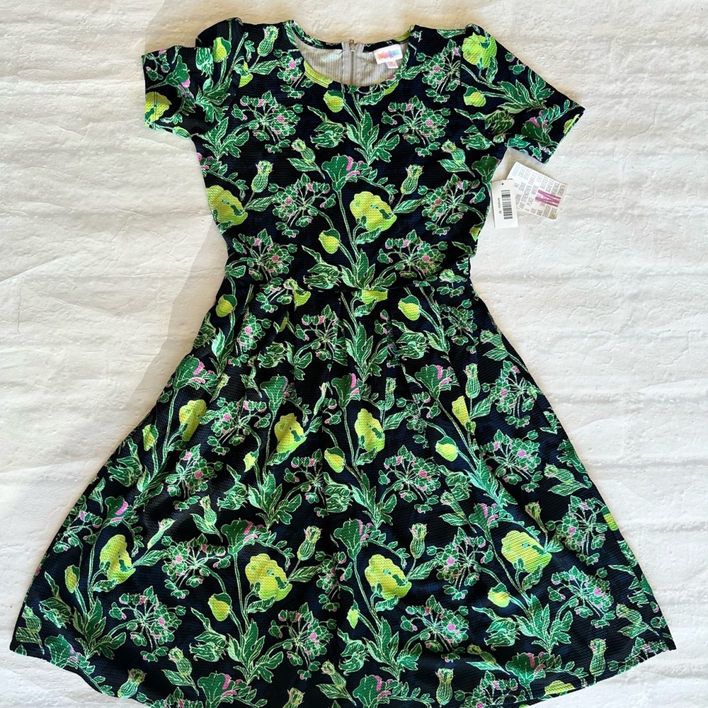 ✨NWT✨ LuLaRoe Amelia dress size Medium